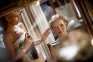 eskuvoi-elokeszuletek-fodrasz-domjan-endre-foto-400x267