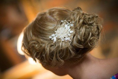 eskuvoi-frizura-menyasszony-paraga-szabina-fodrasz-foto-domjan-endre-400x267