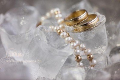 eskuvoi-gyuru-jegben-szalai-mona-foto-400x267