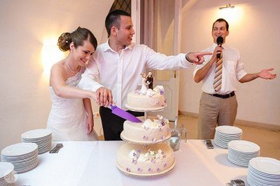 eskuvoi-torta-vagas-huba-ceremoniamester-foto-vig-laszlo-400x266