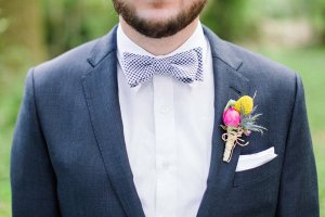 kockas-eskuvo-13-volegeny-csokornyakkendo