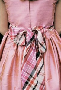 kockas-eskuvo-23-menyecske-ruha