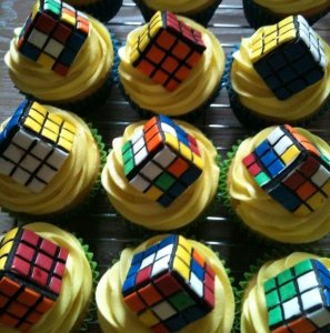 kockas-eskuvo-30-rubik-muffin