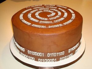 kockas-eskuvo-31-programozo-torta-binaris