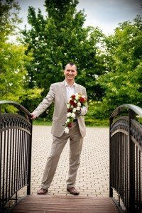 menyasszonyi-csokor-huba-ceremoniamester-foto-muller-ganyasi-200x300
